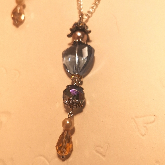 Swarovski crystal and faux pearl earrings and necklace set - Picture 4 of 11